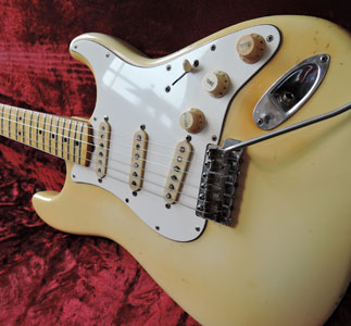 1971 Fender Stratocaster – graffity yellow