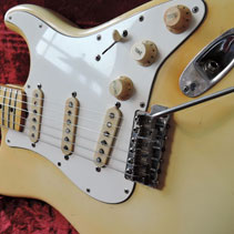 1971 Fender Stratocaster – graffity yellow