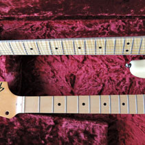 1971 Fender Stratocaster – graffity yellow